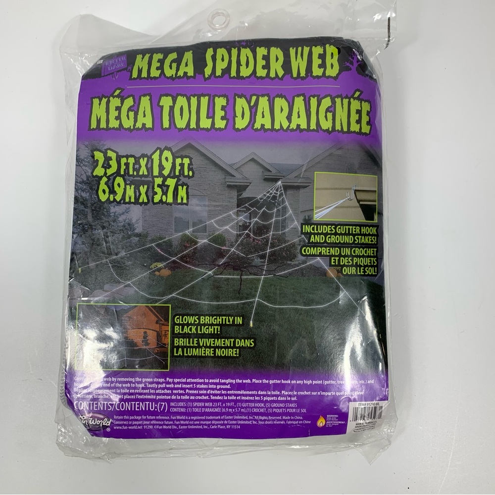 Mega Spider Web 23x19 Glows in Black Light Fun World Halloween Outdoor Decor NWT